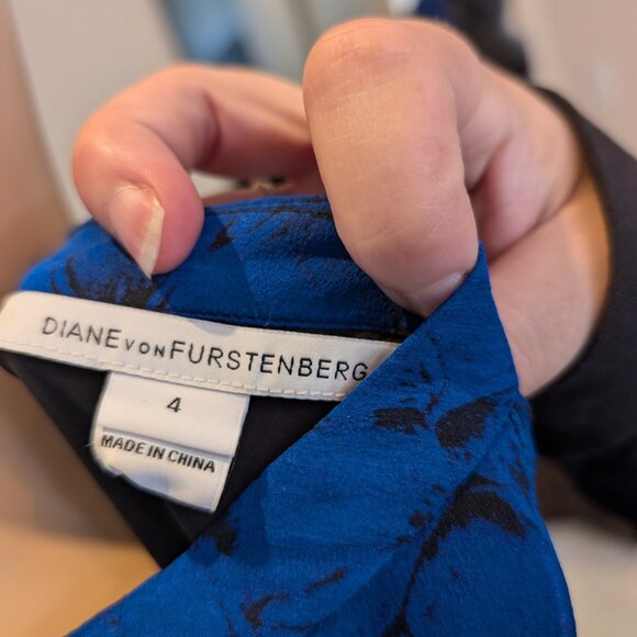 Diane Von Furstenberg Blue Long Sleeve Top Size 4 - Picture 2 of 4